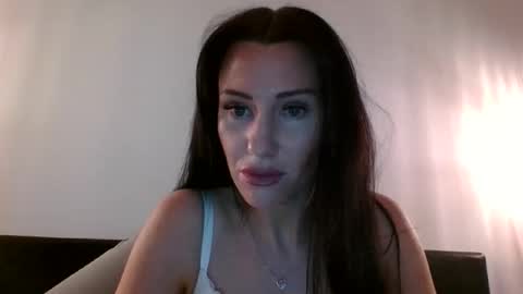 Annaleseee online show from October 17, 2025, 2:19 pm