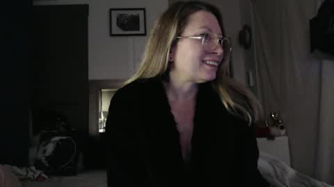 Snapshot of shannon07 chatting on December 22, 2024, 11:54 am Shannon07 online show from December 22, 2024, 11:54 am