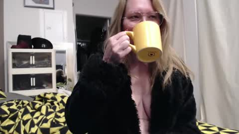 Snapshot of shannon07 chatting on March 9, 2025, 11:03 am Shannon07 online show from March 9, 2025, 11:03 am