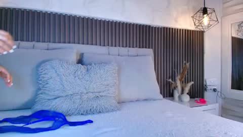 SHANON online show from April 16, 2026, 7:14 pm