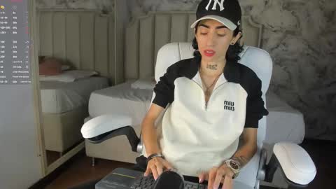 Shantal online show from November 25, 2025, 3:50 am