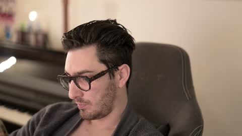 frenchy boy online show from December 18, 2025, 7:31 pm