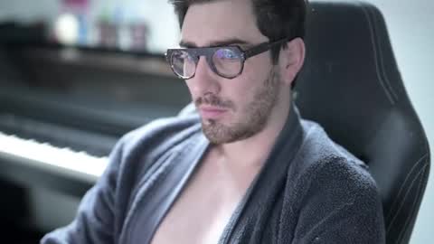 frenchy boy online show from December 20, 2025, 9:05 am