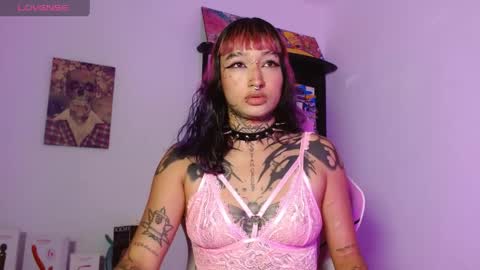 sharaross1 online show from May 20, 2026, 7:09 pm