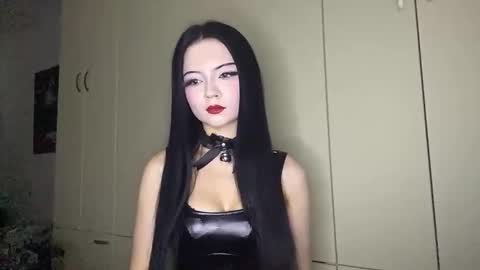 sharelgilvin online show from November 10, 2025, 3:44 pm