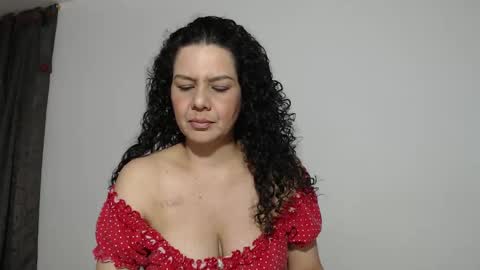 sharickleon11 online show from February 19, 2025, 1:40 am