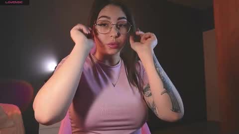 Snapshot of sharkgirl_ chatting on October 3, 2025, 4:04 pm Miley online show from October 3, 2025, 4:04 pm