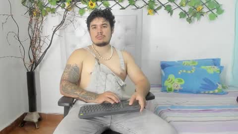 Snapshot of sharkmerlin chatting on October 19, 2025, 10:32 pm jhon deibyd online show from October 19, 2025, 10:32 pm