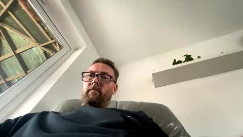Sharksboy online show from May 5, 2026, 1:52 pm