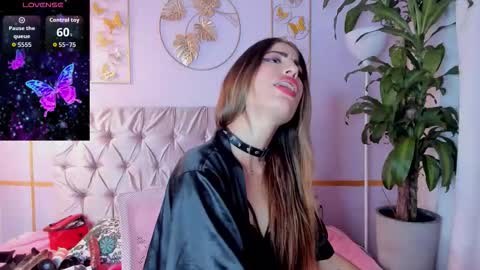 sharktitiare_ online show from November 20, 2025, 11:37 pm