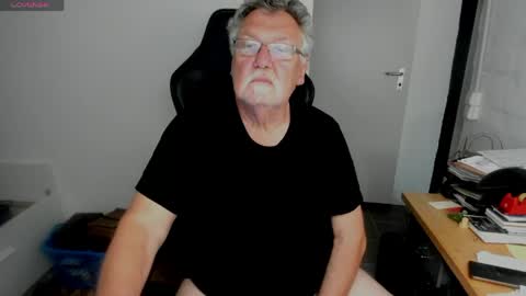 sharlots_pet online show from May 24, 2026, 1:27 pm