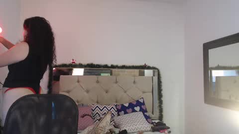 Snapshot of sharlotte__jones chatting on December 16, 2024, 6:49 pm Sara online show from December 16, 2024, 6:49 pm