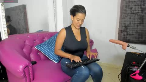 Snapshot of sharoncute16 chatting on December 19, 2025, 9:33 pm sharoncute16 online show from December 19, 2025, 9:33 pm