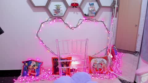 Snapshot of sharonsander1 chatting on December 22, 2024, 1:34 am Sharon online show from December 22, 2024, 1:34 am