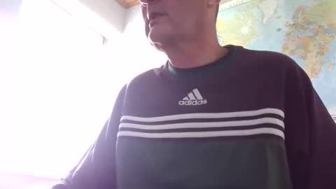 Snapshot of sharpshoder chatting on September 15, 2025, 10:37 am Peter online show from September 15, 2025, 10:37 am