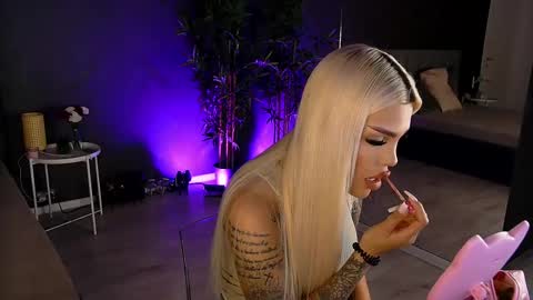 Snapshot of shayblonde chatting on February 25, 2025, 5:36 pm shayblonde online show from February 25, 2025, 5:36 pm