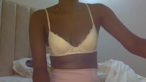 Shayla online show from November 18, 2025, 4:50 am