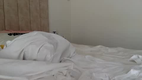 Shayla online show from November 30, 2025, 3:16 pm