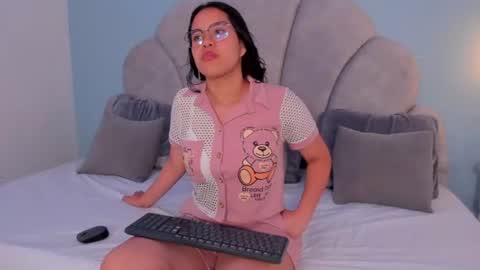 Snapshot of shayra_alina chatting on June 14, 2026, 1:13 pm shayra_alina online show from June 14, 2026, 1:13 pm