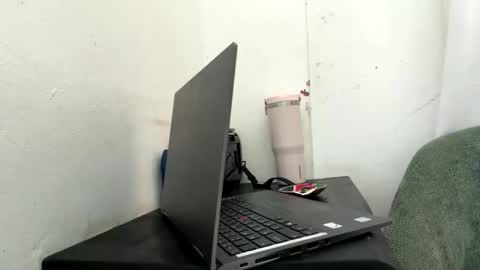 Thick babe online show from May 26, 2026, 10:22 am