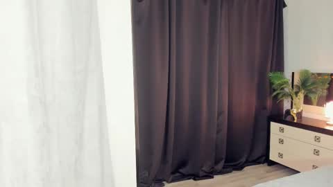 Snapshot of sheenaeast chatting on December 21, 2024, 2:04 pm Violet online show from December 21, 2024, 2:04 pm