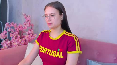 Snapshot of shei1a_shy chatting on May 3, 2026, 9:26 am Amely online show from May 3, 2026, 9:26 am