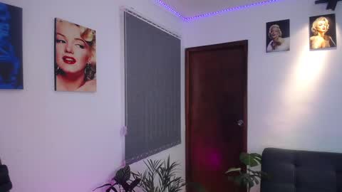 Shellsy H   online show from February 4, 2025, 8:17 pm