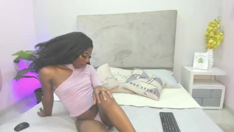 shelsy_issy online show from October 31, 2025, 7:59 pm