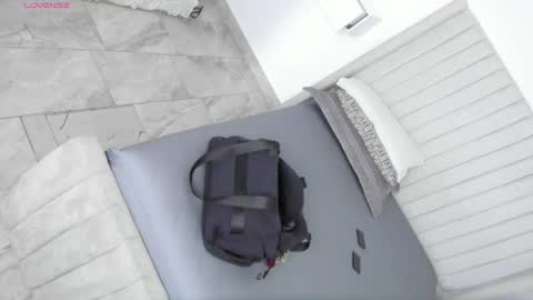 shelynna_azzul online show from May 26, 2026, 12:12 pm