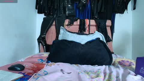  anyela7773 online show from April 7, 2026, 2:39 pm