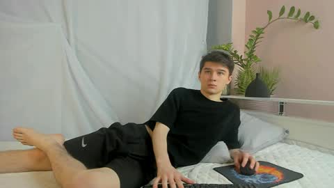 Max online show from April 15, 2026, 7:58 pm