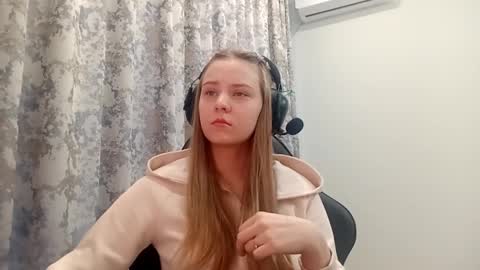 Lisa online show from November 28, 2025, 6:49 am