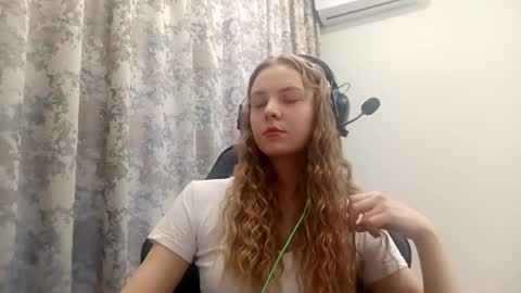 Lisa online show from December 4, 2025, 6:23 am