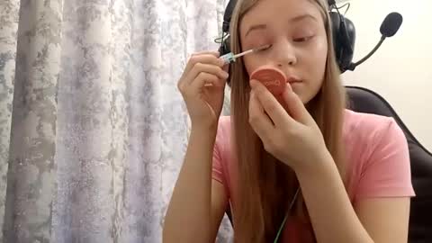 Lisa online show from December 17, 2025, 6:19 am