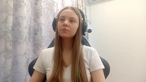 Lisa online show from December 21, 2025, 6:09 am