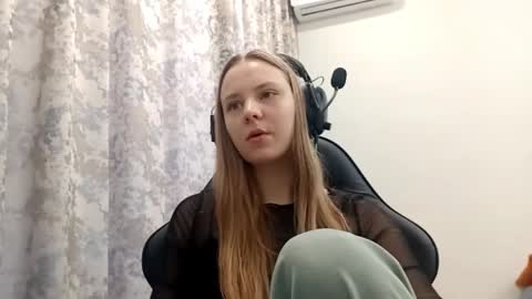 Lisa online show from December 23, 2025, 6:11 am