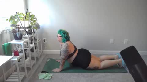 Snapshot of sheshyneshy chatting on February 3, 2026, 1:49 pm Shesh online show from February 3, 2026, 1:49 pm