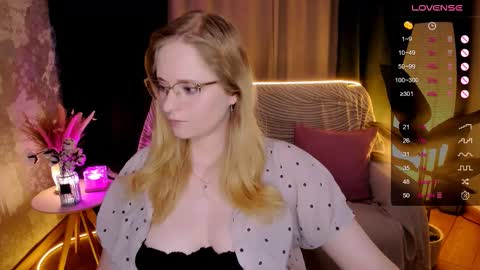 Snapshot of sheslinki chatting on November 4, 2025, 8:35 am Hello guys my name is Aemilia online show from November 4, 2025, 8:35 am