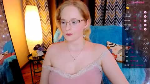 Snapshot of sheslinki chatting on November 30, 2025, 8:51 am Hello guys my name is Aemilia online show from November 30, 2025, 8:51 am