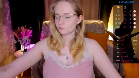 Snapshot of sheslinki chatting on February 26, 2026, 7:51 am Hello guys my name is Aemilia online show from February 26, 2026, 7:51 am