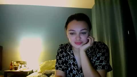 Snapshot of shesyourdream chatting on November 25, 2025, 4:29 pm Vikki online show from November 25, 2025, 4:29 pm