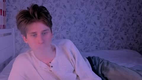 Snapshot of shidoffer77 chatting on March 31, 2026, 1:18 am Nenedent online show from March 31, 2026, 1:18 am