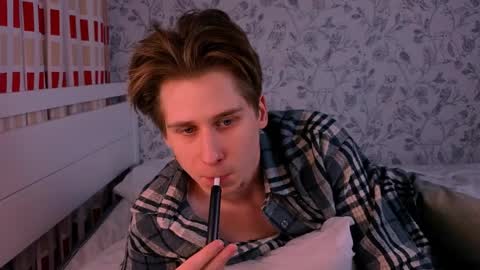 Snapshot of shidoffer77 chatting on March 31, 2026, 5:35 pm Nenedent online show from March 31, 2026, 5:35 pm