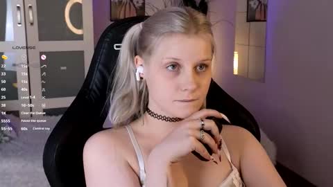 help me reach my first 25 thumbs up online show from November 28, 2025, 10:01 pm