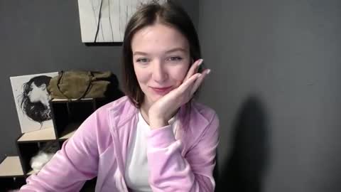 Snapshot of shining_pearl chatting on May 7, 2026, 7:47 am Jesica online show from May 7, 2026, 7:47 am