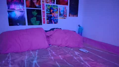 Snapshot of shinji18 chatting on March 12, 2025, 11:01 pm Shinji online show from March 12, 2025, 11:01 pm