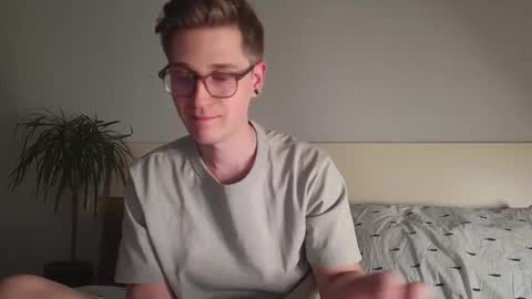 Snapshot of shirizo chatting on December 19, 2025, 8:16 pm Matthew online show from December 19, 2025, 8:16 pm