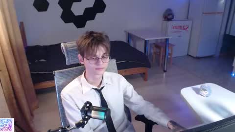 Snapshot of shiromy_ chatting on November 28, 2025, 6:43 pm shiromy_ online show from November 28, 2025, 6:43 pm