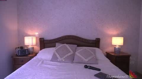 Sophie online show from April 15, 2026, 4:47 pm