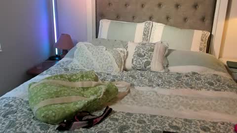 shortstuff79 online show from October 2, 2025, 1:40 pm